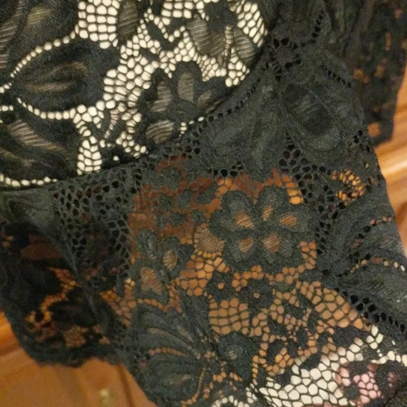 Thalia Sodi Black lace with Cream underlayer - Picture 9 of 9